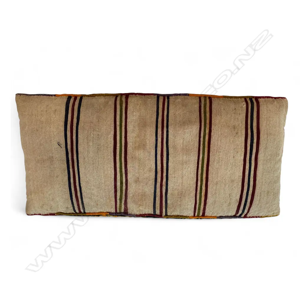 A wool cushion, Image 1++